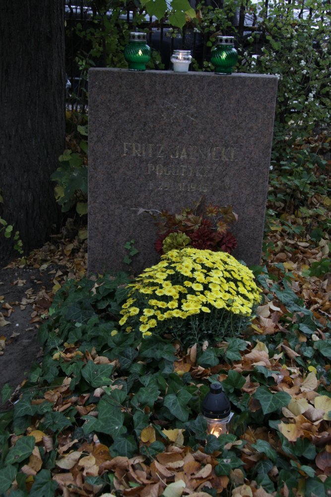 Name:  20121101 C15801 Friedhof Oliva Jaenicke.jpg
Hits: 1062
Gre:  189.1 KB