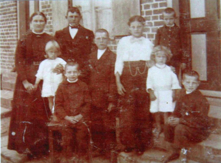 Name:  1910 C19065 Grandgrandparents Woyke with family in Przegalina or Swibno.jpg
Hits: 2816
Gre:  114.9 KB