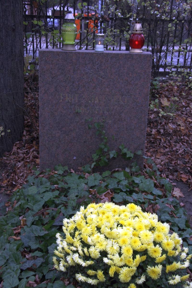 Name:  20131102 C22316 Oliva Grab Jaenicke.jpg
Hits: 1143
Gre:  241.6 KB