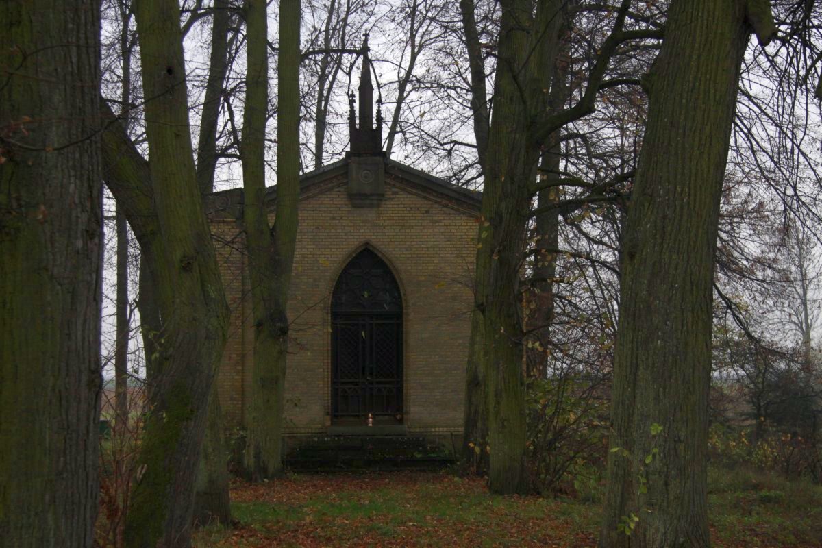 Name:  20131102 C22338 Fuerstenwerder ev Friedhof.jpg
Hits: 1866
Gre:  236.3 KB