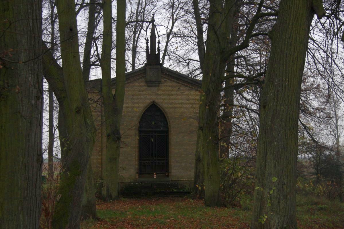 Name:  20131102 C22338 Fuerstenwerder ev Friedhof.jpg
Hits: 1939
Gre:  236.3 KB