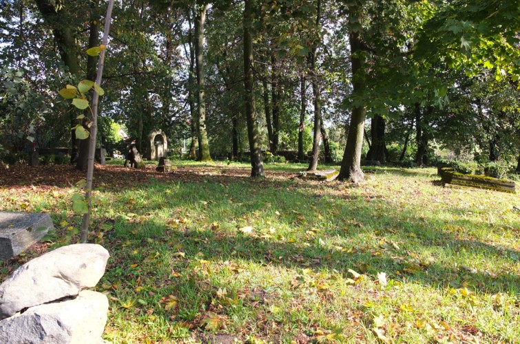 Name:  dscf4473 - alter Friedhof Dzierzgon2013.jpg
Hits: 1830
Gre:  198.5 KB