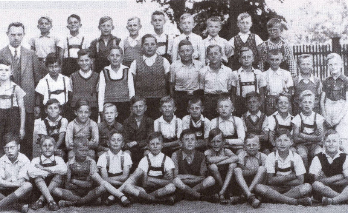 Name:  Realgymnasium - Klassenfoto - enhanced.jpg
Hits: 1436
Gre:  488.0 KB