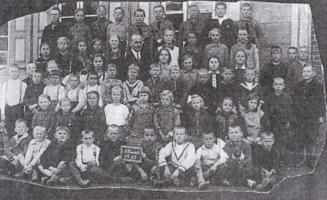 Name:  Mierau - Volksschule 1933 - 1.-8. Schuljahr.jpg
Hits: 1481
Gre:  479.2 KB