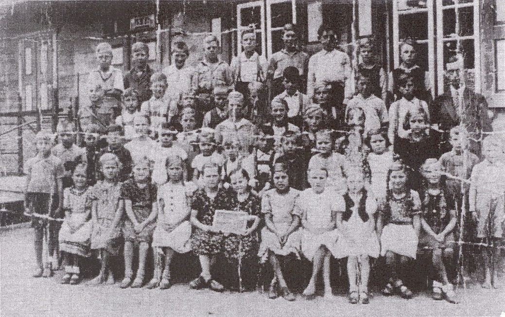 Name:  Mierau - Volksschule 1938 - 1.-8. Schuljahr.jpg
Hits: 1286
Gre:  485.8 KB
