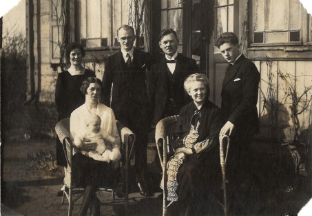 Name:  Family 1928 Heubude (Dammstrasse 10) v.jpg
Hits: 757
Gre:  71.2 KB