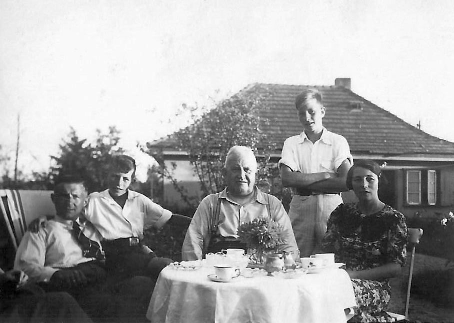 Name:  Schneiders in Heubude Cottage-1 - opt.jpg
Hits: 621
Gre:  95.3 KB