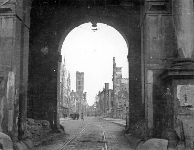 Name:  1945-09_Lange_Strasse.jpg
Hits: 1379
Gre:  17.6 KB