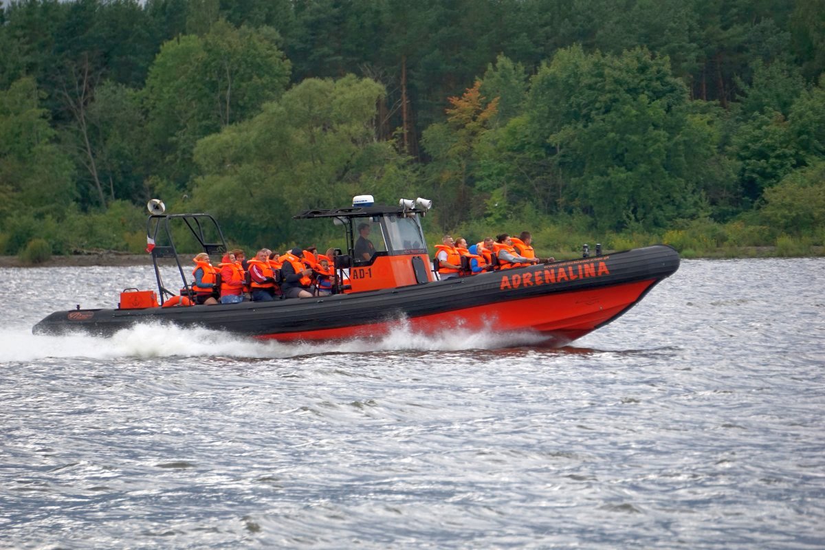 Name:  180815 SA614061 Motorbootfahrt auf der Weichsel bei Nickelswalde.jpg
Hits: 1713
Gre:  248.9 KB