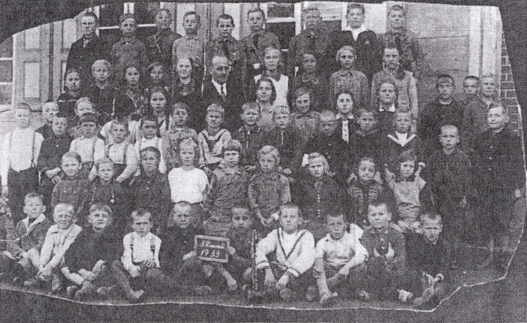 Name:  Mierau - Volksschule 1933 - 1.-8. Schuljahr.jpg
Hits: 1400
Gre:  479.2 KB