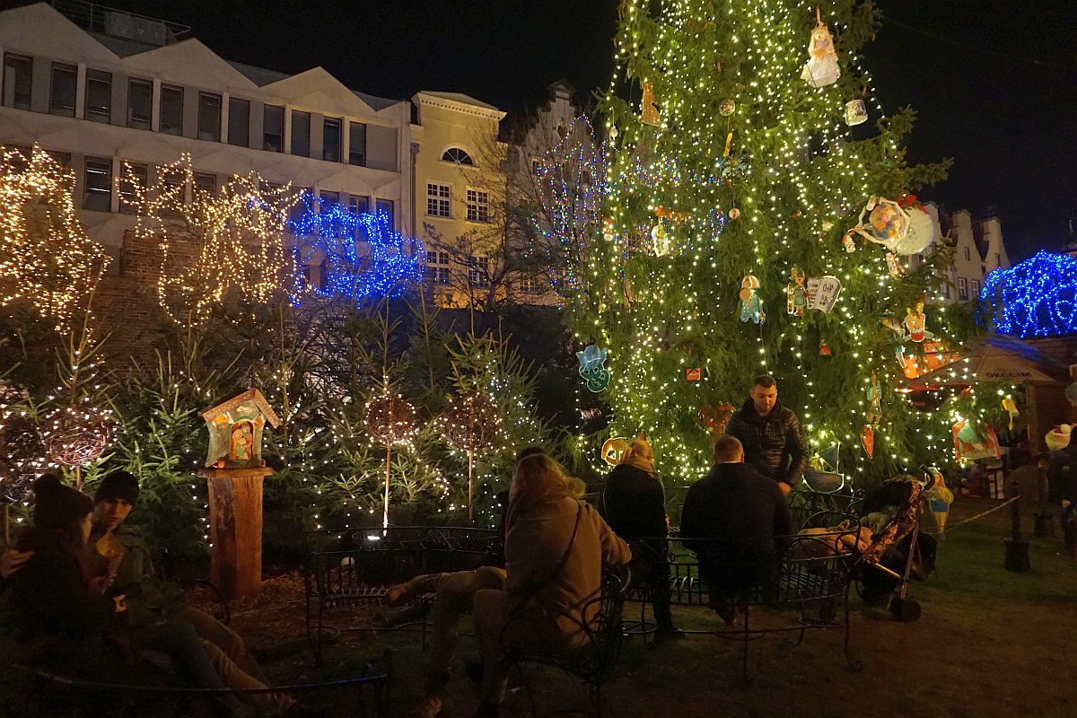 Name:  191221 SA618692 Danzig Weihnachtsmarkt - Kohlenmarkt.jpg
Hits: 639
Gre:  320.3 KB